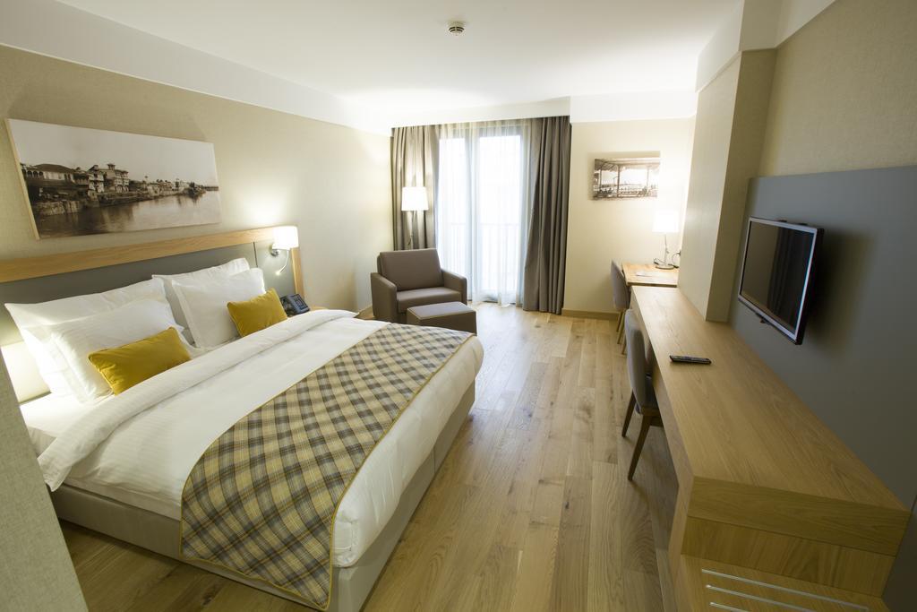 Ramada Hotel & Suites Адана Екстер'єр фото