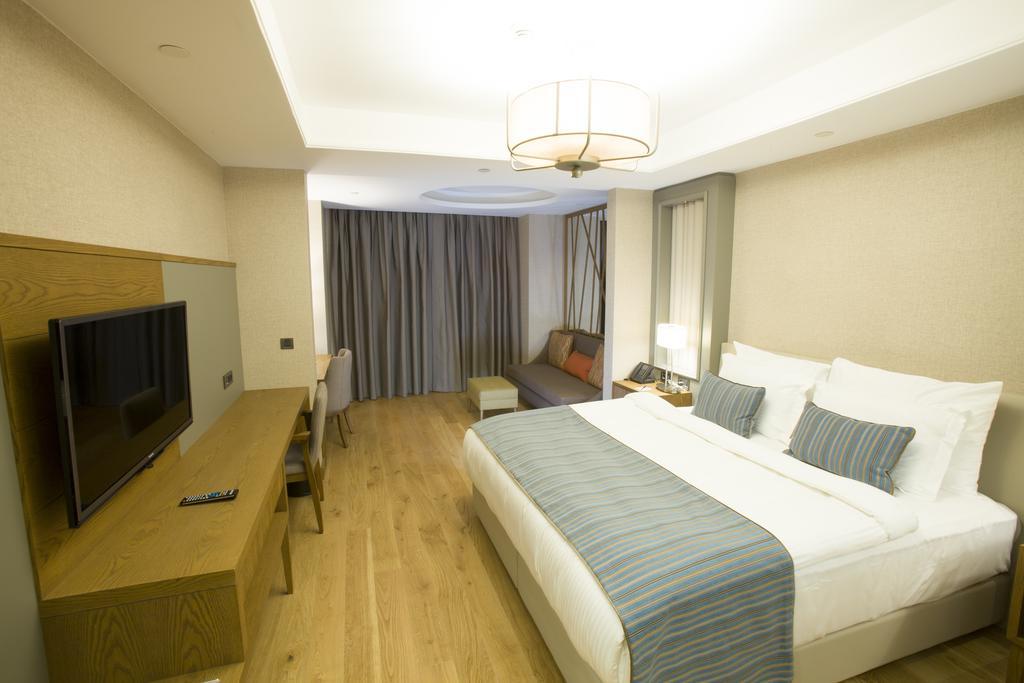 Ramada Hotel & Suites Адана Екстер'єр фото